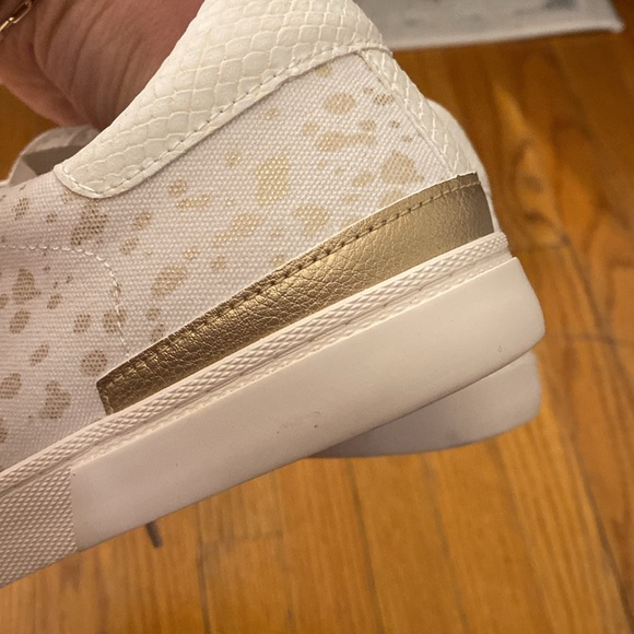 NWT—Maddison sneakers white/gold size 10 - Picture 3 of 4